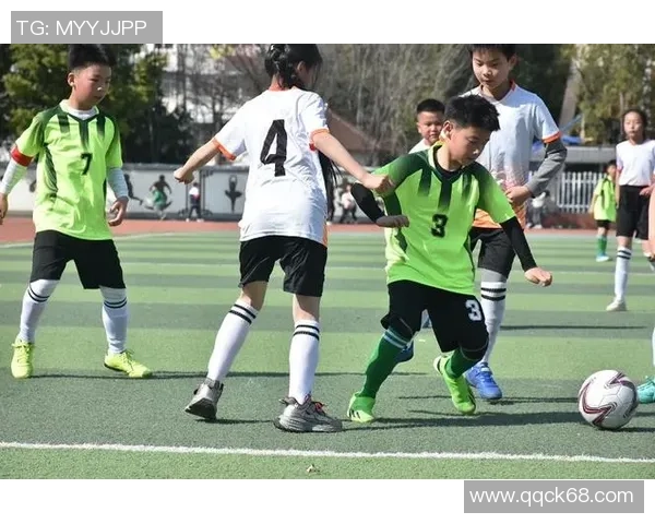 浦东实验小学足球明星展现青春风采助力校园体育发展 浦东实验小学足球明星展现青春风采助力校园体育发展