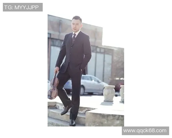 西班牙足球明星身着西装的时尚风采与魅力展示