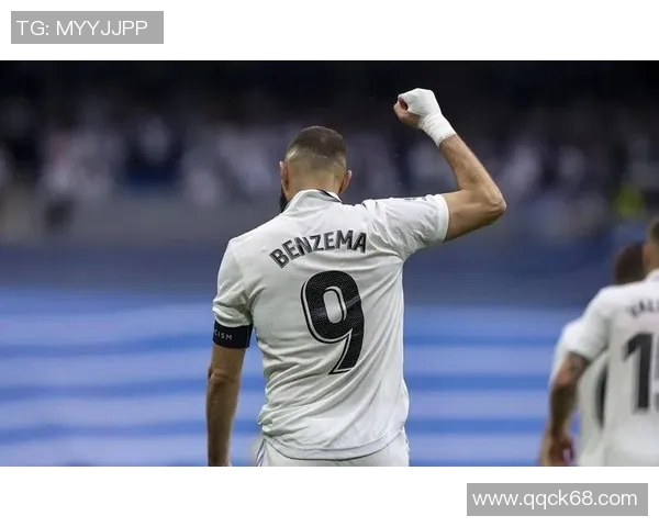 足球明星在赛场外的愚蠢行为盘点与反思