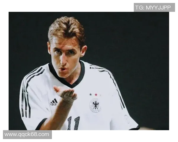 足球明星法伊克的传奇之路与辉煌成就回顾