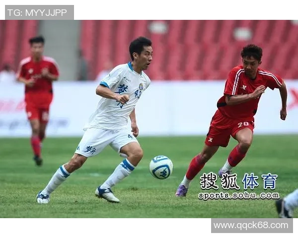 足球明星独特手势动作拍照瞬间展现魅力与个性之美